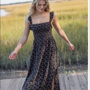 Black floral print, size Large.